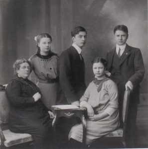 Engeltje de Koe, Bets, Henk, Lien en Jan von Meijenfeldt